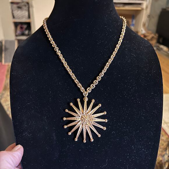 Vintage Monet large gold tone starburst sunburst statement necklace rope chain - Picture 3 of 10